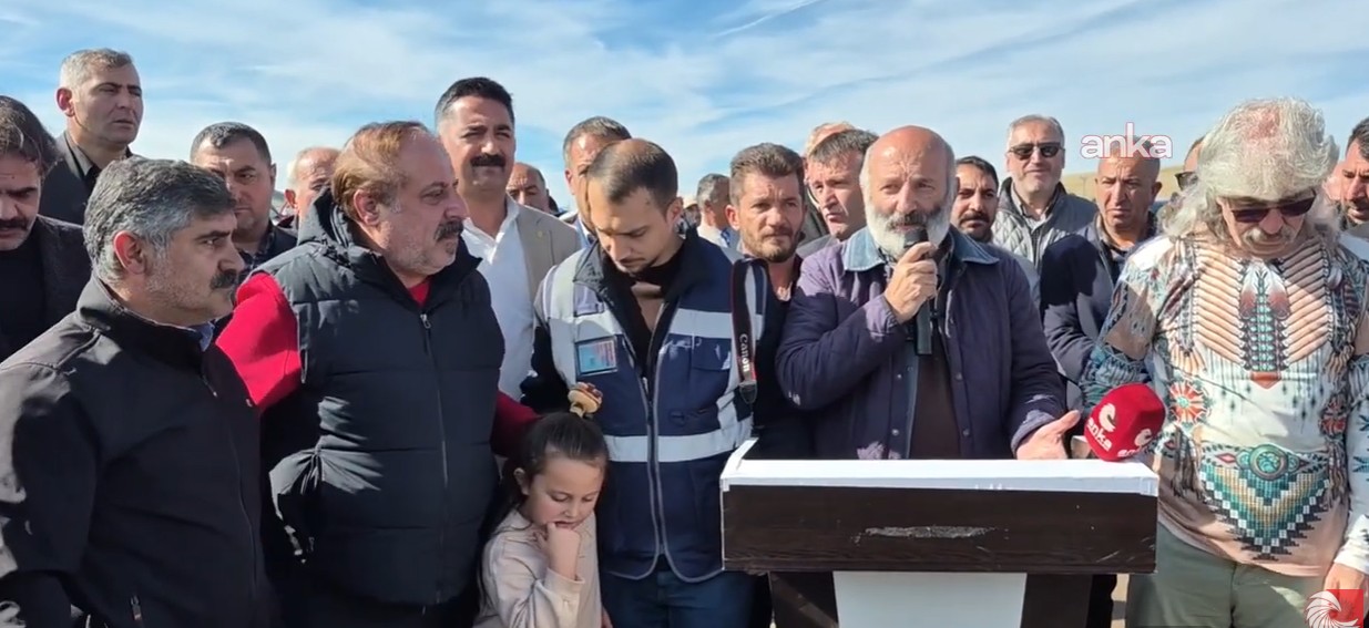 (ARTVİN) – Gazetecilere yönelik gözaltı ve tutuklamalara, medya kuruluşlarına kayyum