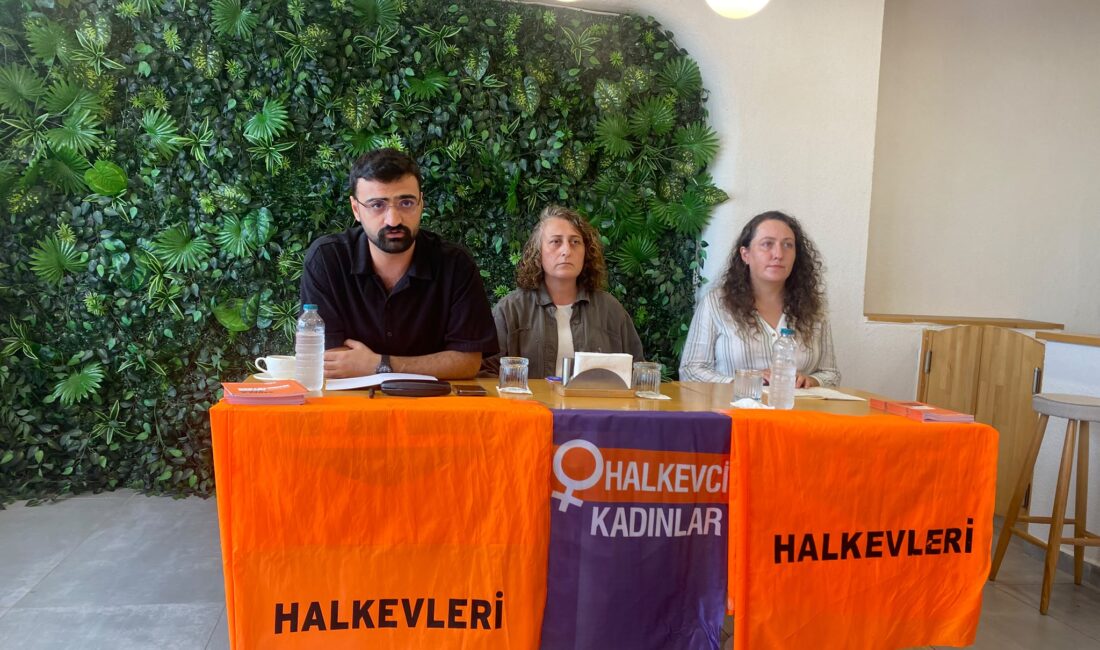 HABER:GENÇAĞA KARAFAZLI GÖRÜNTÜ:YARENSU USTABAŞ (ARTVİN) – Hopa Halkevi’nin düzenlediği “Halk